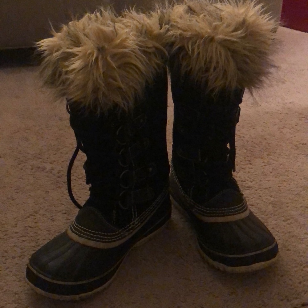 Sorel winter boots with fur